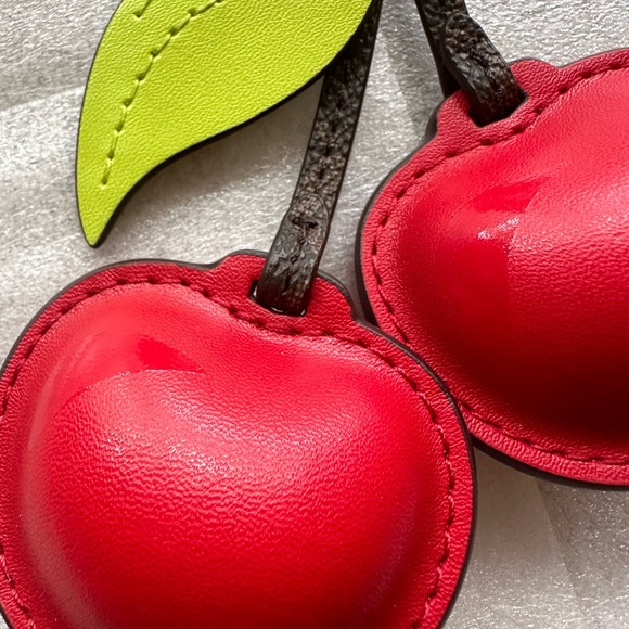 ❤️❤️❤️NWT Michael Kors cherry Bag charm ONLY/silvertone hardware ❤️❤️❤️ - Picture 3 of 9